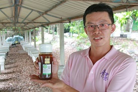 產銷履歷蜂蜜上市，已有14業者通過驗證，陳威年是彰化縣唯一通過蜂農